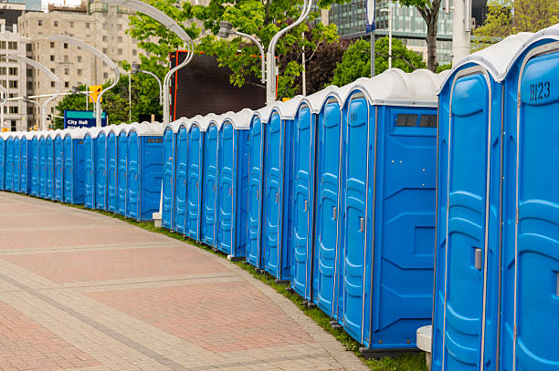 Best VIP or Luxury Restroom Trailers  in Tangerine, FL